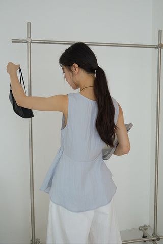 sleeveless square neck Top