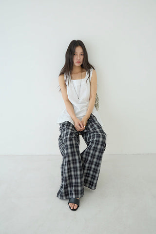 sleeveless square neck Top