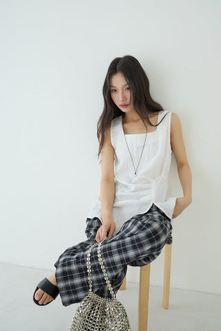 sleeveless square neck Top
