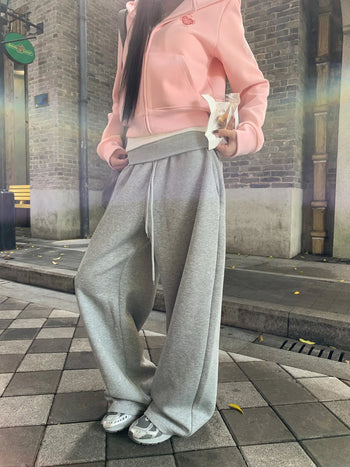 gray sweatpants