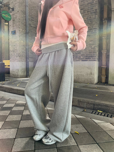 gray sweatpants