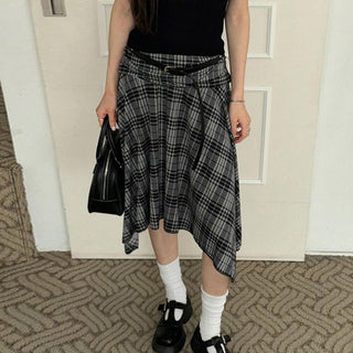 Slim edge checkered skirt