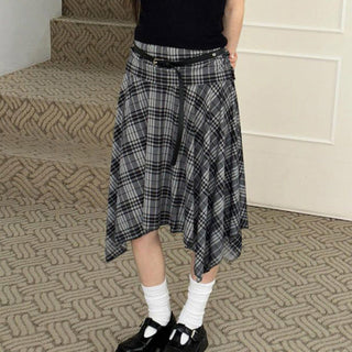 Slim edge checkered skirt