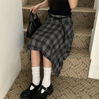 Slim edge checkered skirt
