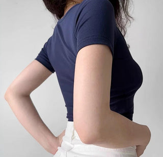 Slim short-sleeved crop top