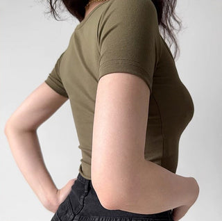 Slim short-sleeved crop top