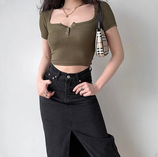Slim short-sleeved crop top