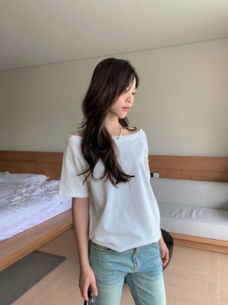 off-shoulder Top