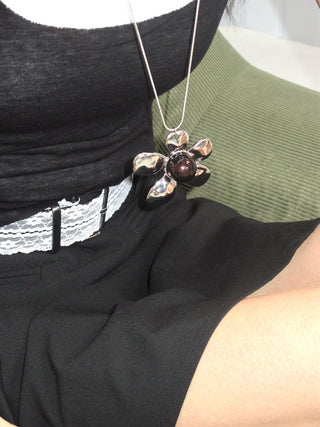 flower leather necklace