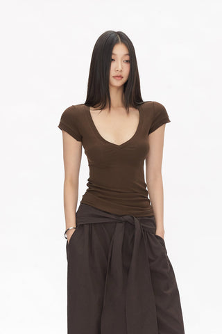 slim-fit shoulder tops