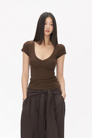 slim-fit shoulder tops