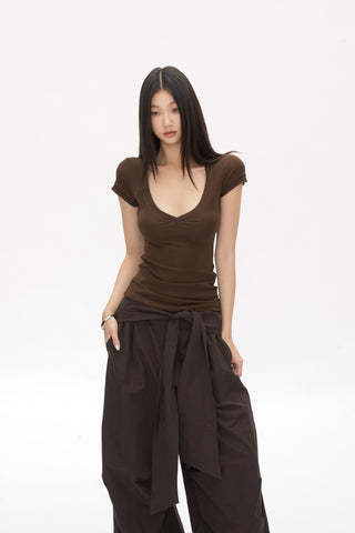 slim-fit shoulder tops