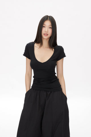 slim-fit shoulder tops