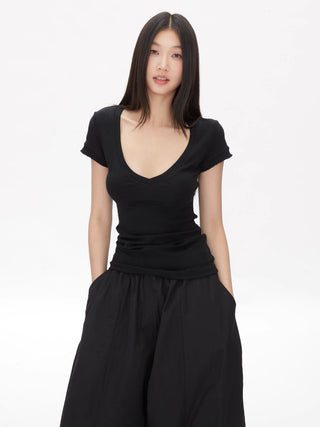 slim-fit shoulder tops