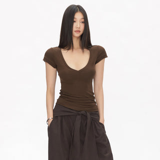 slim-fit shoulder tops