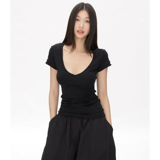 slim-fit shoulder tops
