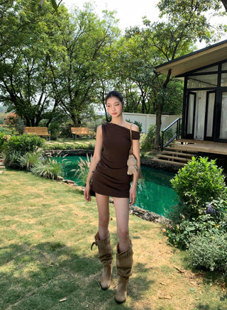 pure sloping shoulder skirt