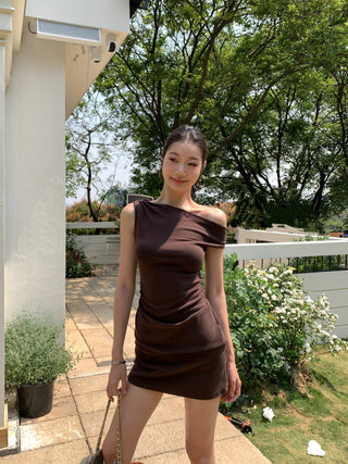 pure sloping shoulder skirt