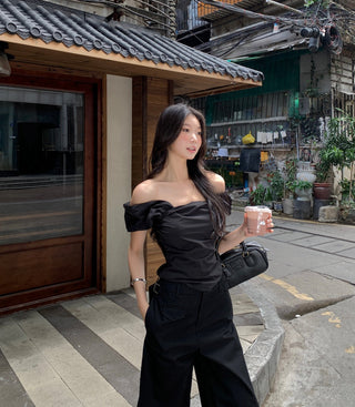 off-shoulder tight tops