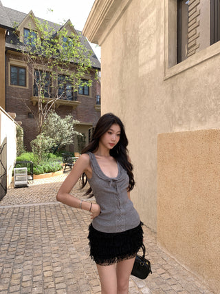 knit sleeveless blouse