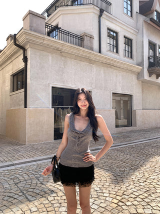 knit sleeveless blouse
