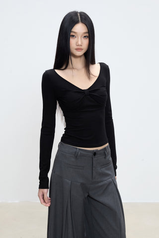 black bottoming shirt