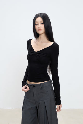 black bottoming shirt