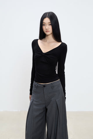 black bottoming shirt