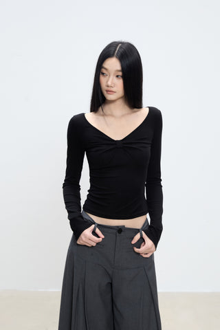 black bottoming shirt