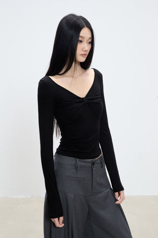 black bottoming shirt