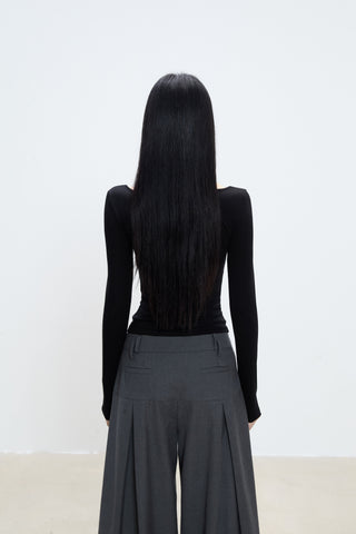 black bottoming shirt