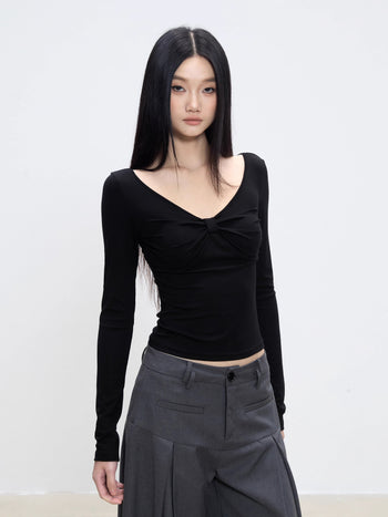 black bottoming shirt