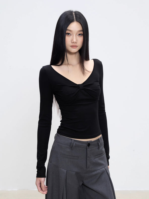 black bottoming shirt