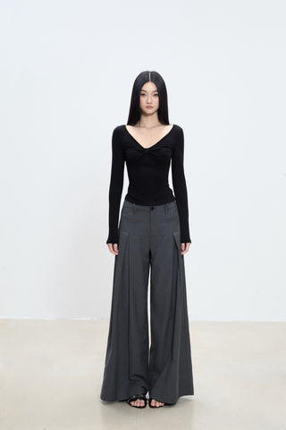 black bottoming shirt