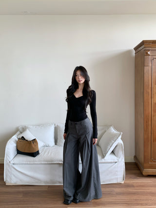 black bottoming shirt