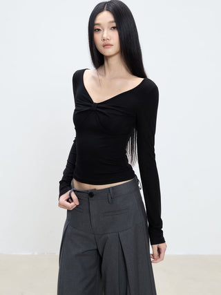 black bottoming shirt