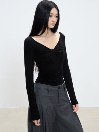 black bottoming shirt