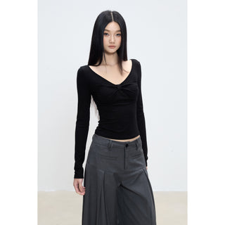 black bottoming shirt