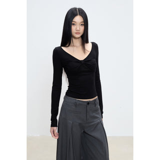 black bottoming shirt