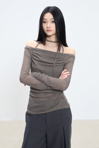 off-shoulder bottoming shirt