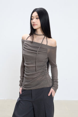 off-shoulder bottoming shirt