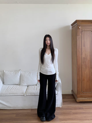 V-neck slim top