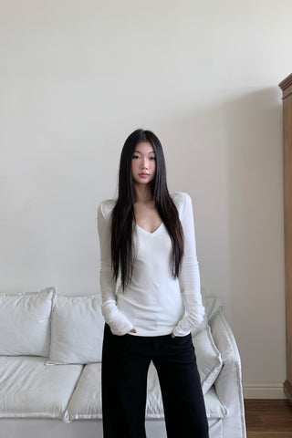 V-neck slim top
