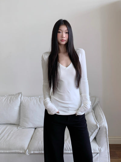 V-neck slim top