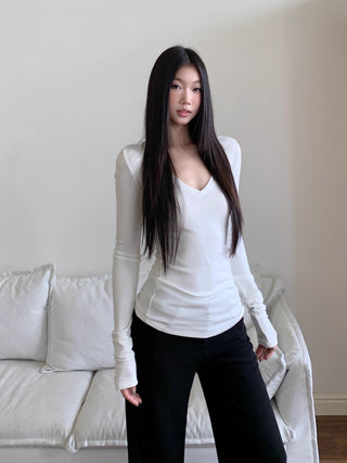 V-neck slim top