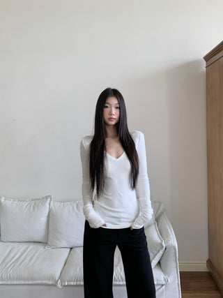 V-neck slim top
