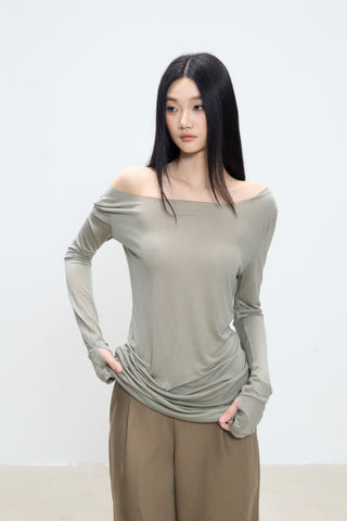 off-shoulder bottoming shirt