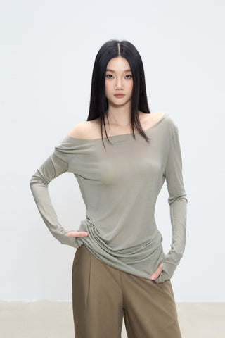 off-shoulder bottoming shirt