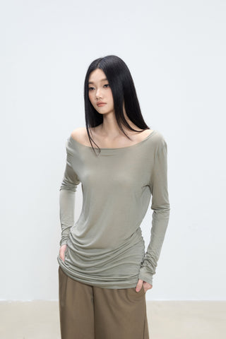 off-shoulder bottoming shirt