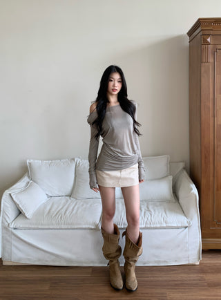 off-shoulder bottoming shirt